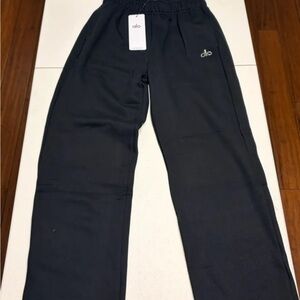 ALO Yoga Women's Black Straight Leg Pants